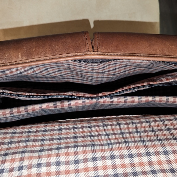 Korchmar Garfield Leather Laptop Briefcase - Picture 10 of 15